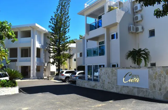 Tropical Casa Laguna parking